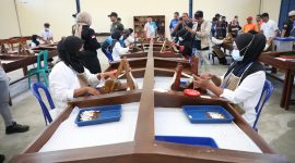 Pekerja di SIHT Barabali, Lombok Tengah.