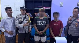 Polisi mengamankan pelaku penganiayaan di Pelabuhan Badas, Sumbawa.