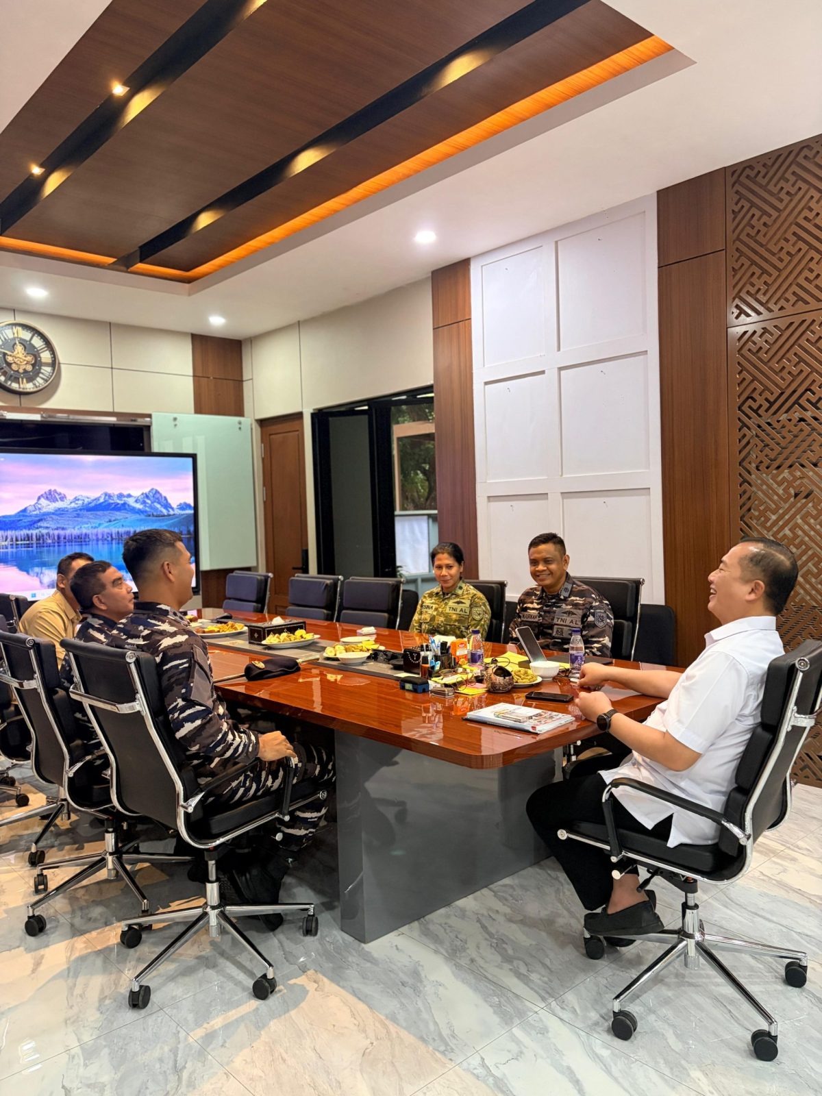 Audiensi Gubernur Iqbal bersama Danlanal Mataram.