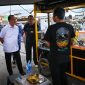 Gubernur Iqbal bersama Wali Kota Mataram Mohan menemui UMKM di Rembiga, Kota Mataram.