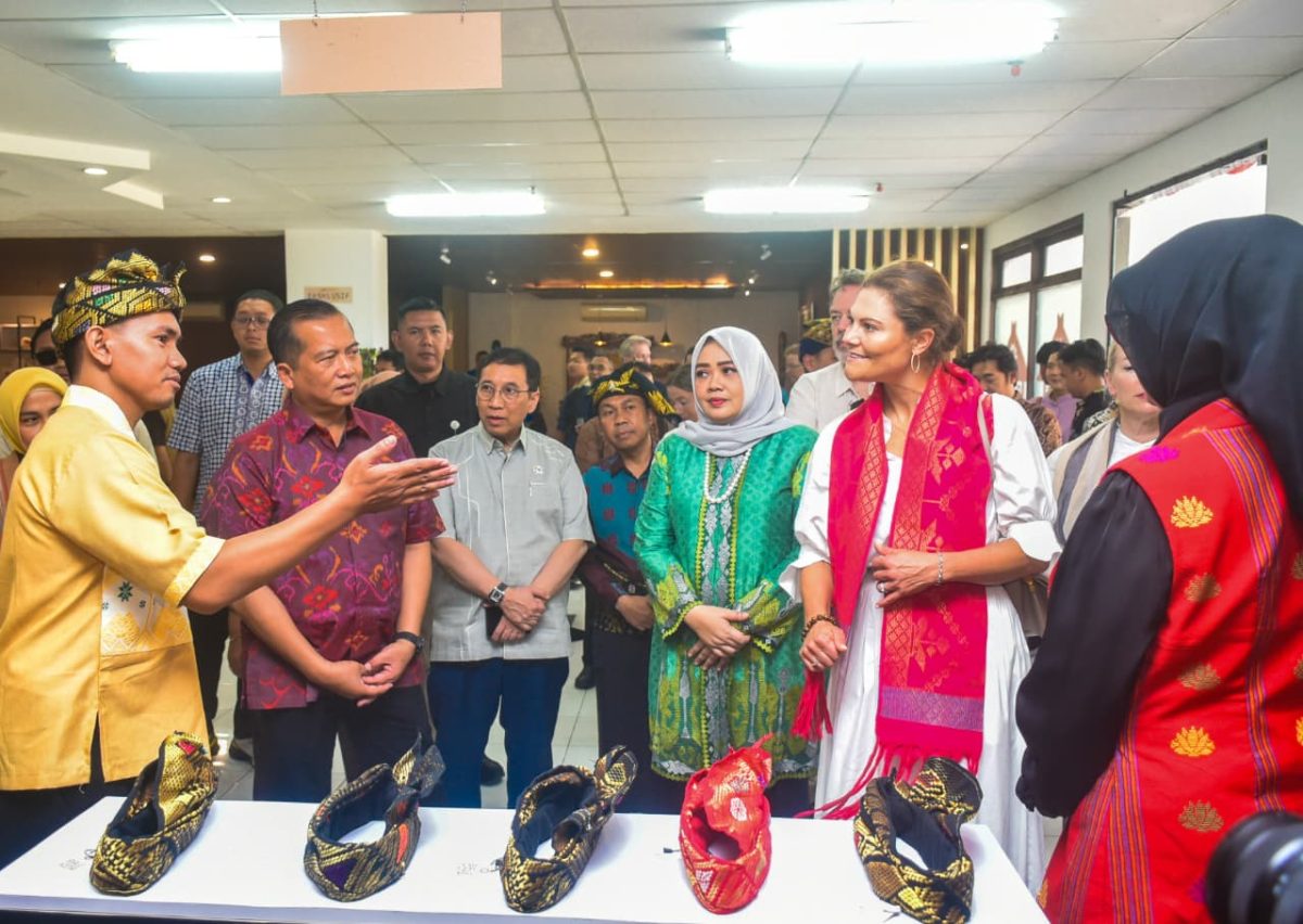 Putri Mahkota Swedia Victoria saat mengunjungi Bale Kita.