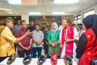 Putri Mahkota Swedia Victoria saat mengunjungi Bale Kita.