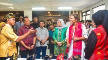 Putri Mahkota Swedia Victoria saat mengunjungi Bale Kita.