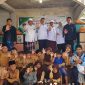 Kemensos menyalurkan bantuan pendidikan dan sembako kepada anak yatim di Lombok Barat.