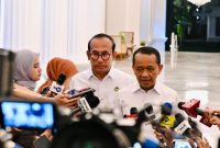 Menteri ESDM Bahlil Lahadalia memberikan keterangan pers kepada awak media di Istana Merdeka Jakarta, pada Kamis, 17 September 2026. Foto: BPMI Setpres/Laily Rachev