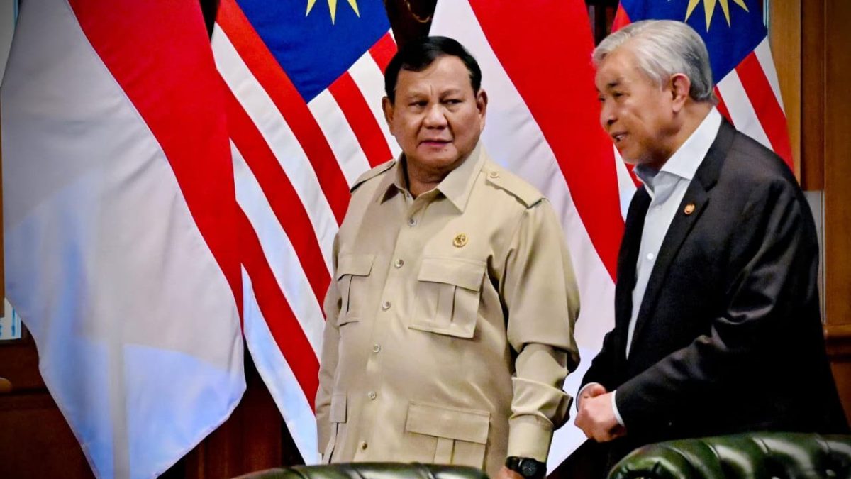 Presiden Prabowo Subianto menerima kunjungan Wakil Perdana Menteri (WPM) Malaysia Ahmad Zahid Hamidi di kediamannya di Hambalang, Kabupaten Bogor, Jawa Barat, pada Jumat, 18 September 2026. Foto: BPMI Setpres/Laily Rachev