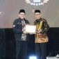 Penghargaan BAZNAS untuk Gubernur NTB yang diterima Sekda NTB.