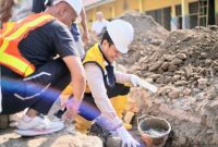 Bupati Dompu meletakkan batu pertama untuk pembangunan sentra kuliner.