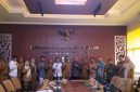 Pemkab Sumbawa berencana membangun industri ayam terintegrasi.