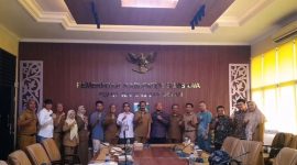 Pemkab Sumbawa berencana membangun industri ayam terintegrasi.